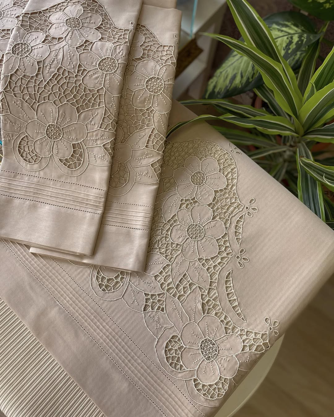 Şehzade Beyaz iş Çift Kişilik – 7 Parça Nevresim + Pike Set