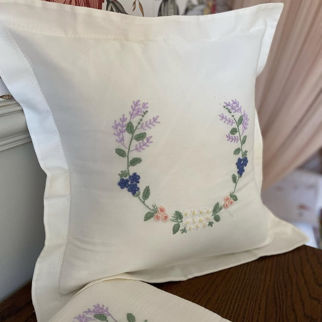 Sümbül Model El Nakışlı Bebek Pike & Nevresim Seti