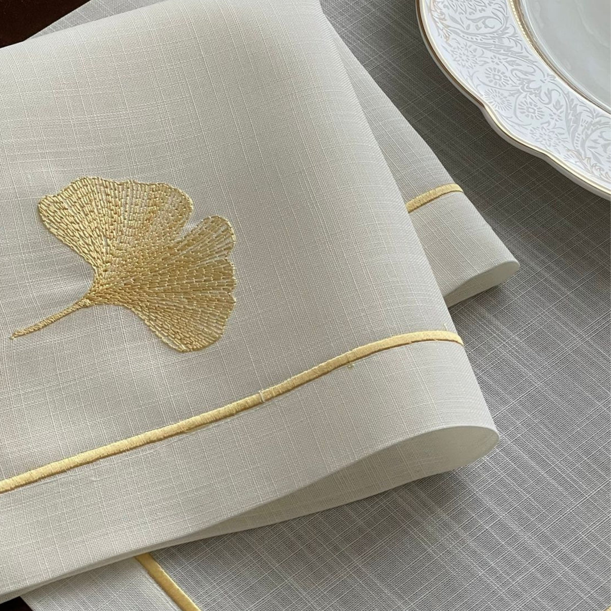 Golden Bloom – Keten Amerikan Servis & Peçete Seti (2 Parça)