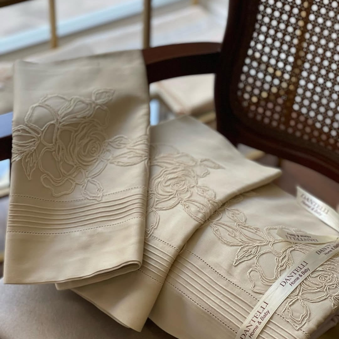 Güllü Güpür Çift Kişilik – 7 Parça Nevresim + Pike Set