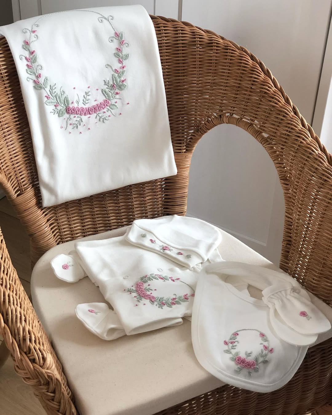 Nergis Model Nakışlı 10’lu Hastane Çıkışı Takımı