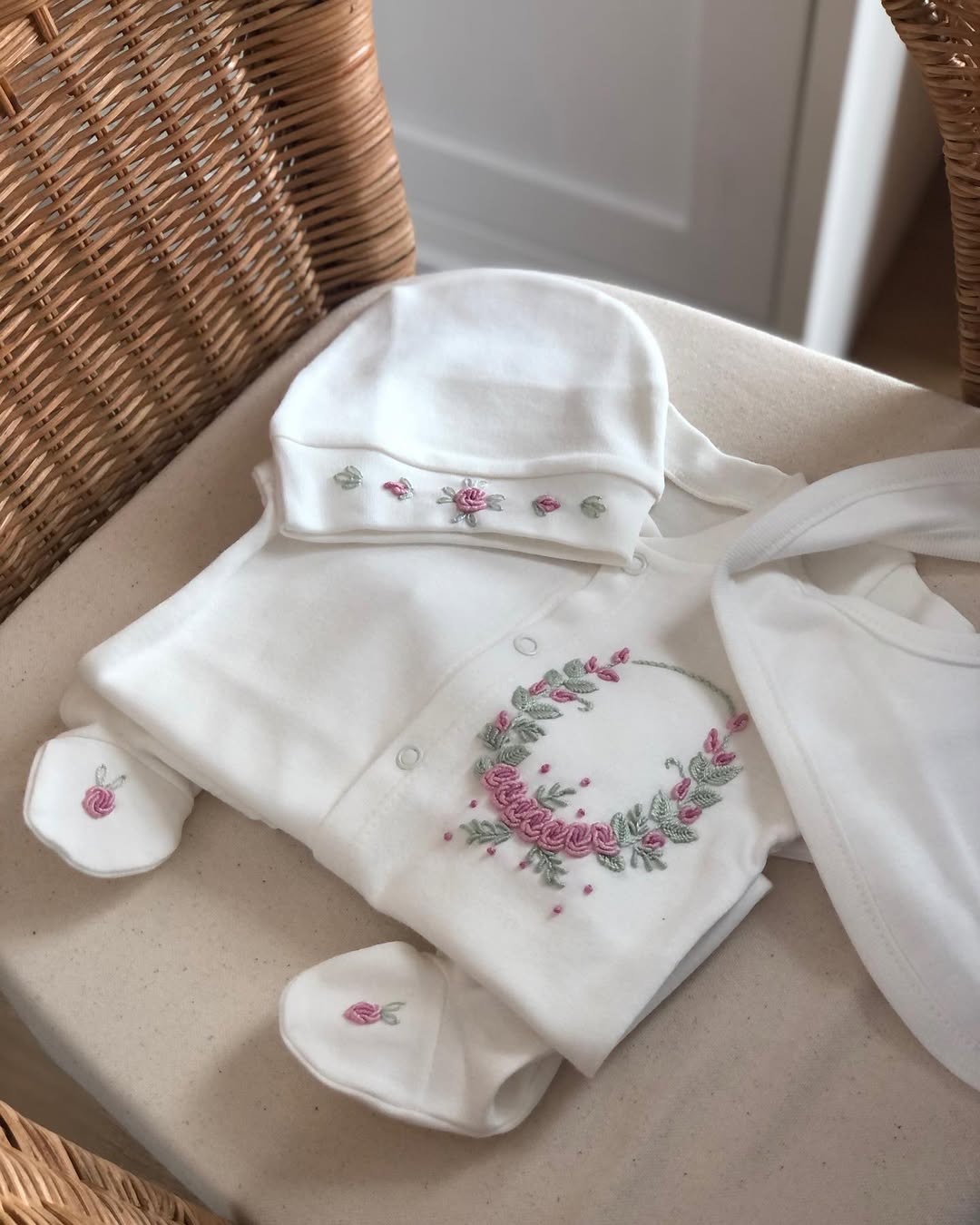 Nergis Model Nakışlı 10’lu Hastane Çıkışı Takımı